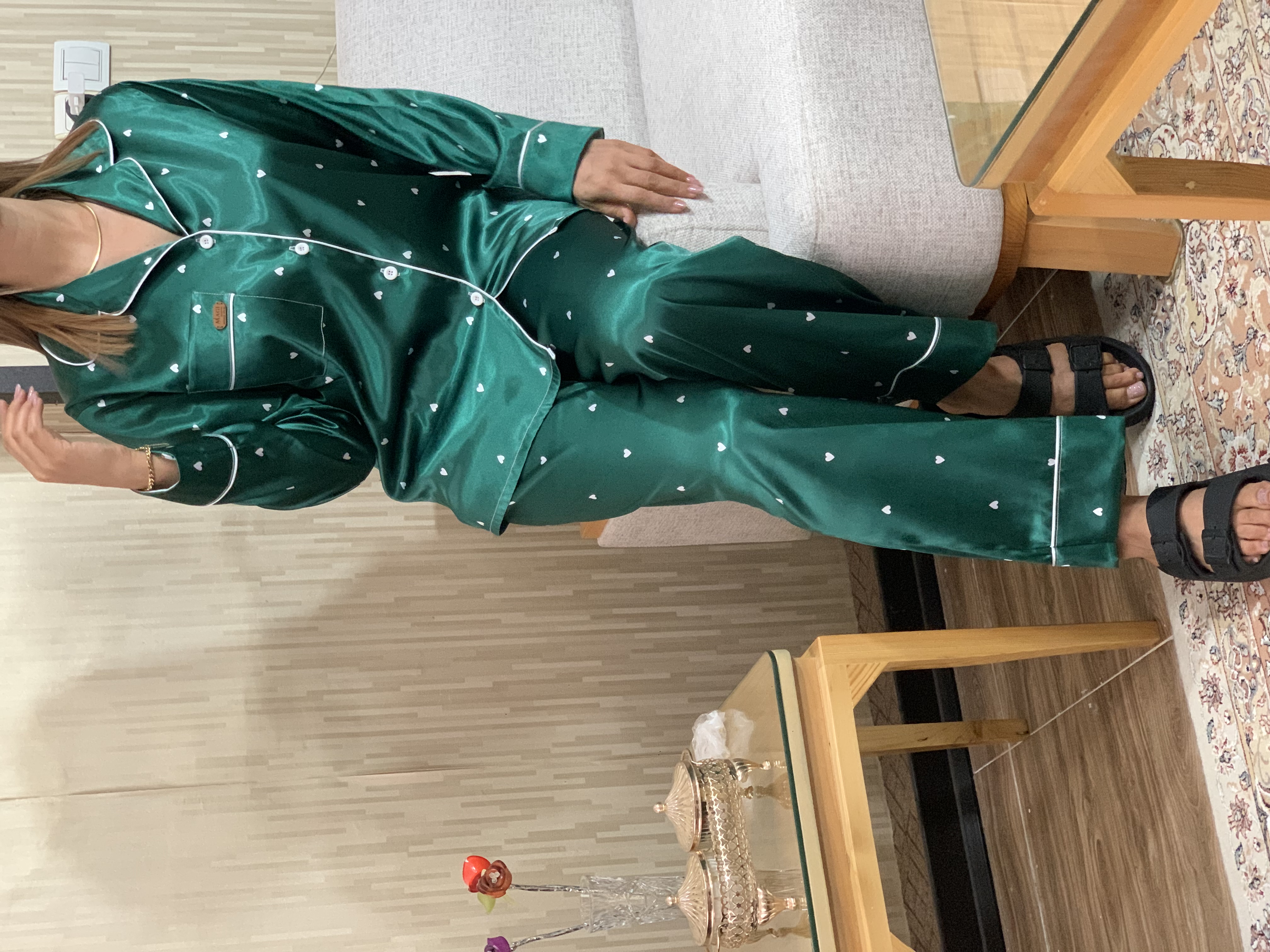 ست بلوز شلوار زنانه ساتن سبز قلب سفید